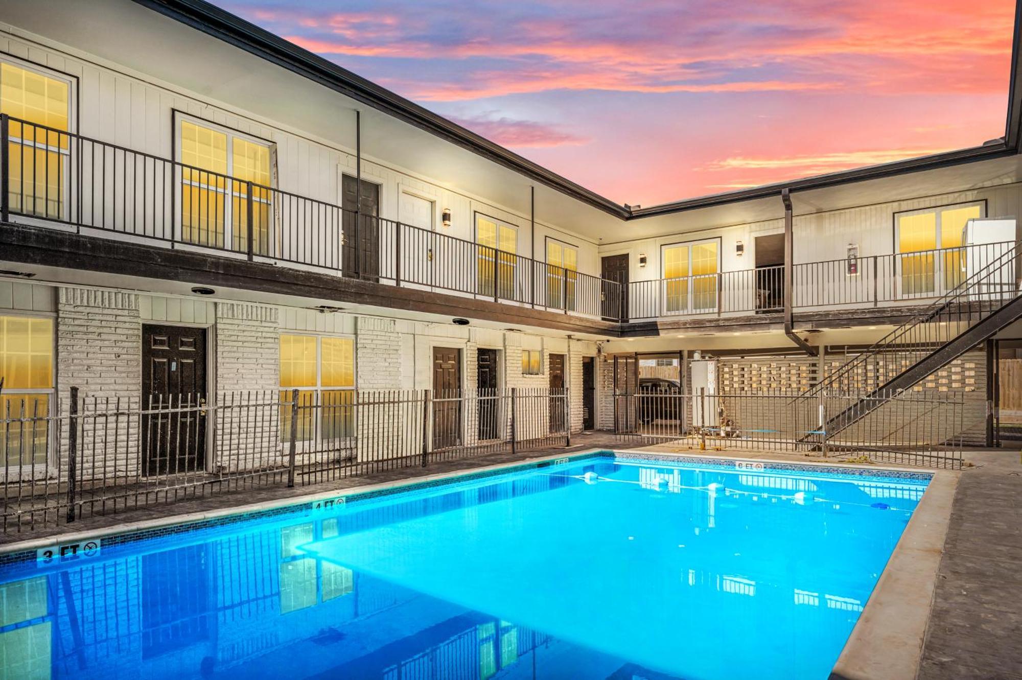 Warm Heights 2Br With Pool & Free Parking Apartment Houston Luaran gambar