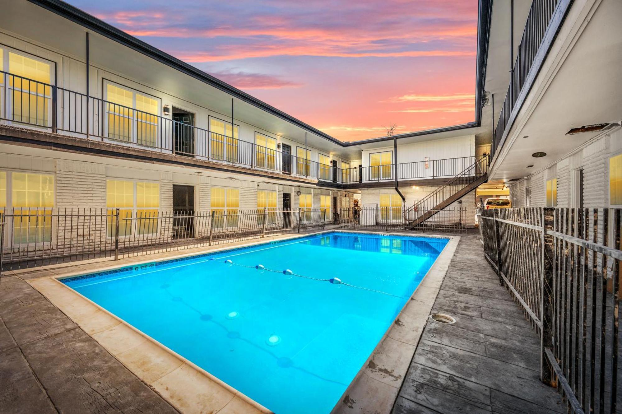 Warm Heights 2Br With Pool & Free Parking Apartment Houston Luaran gambar